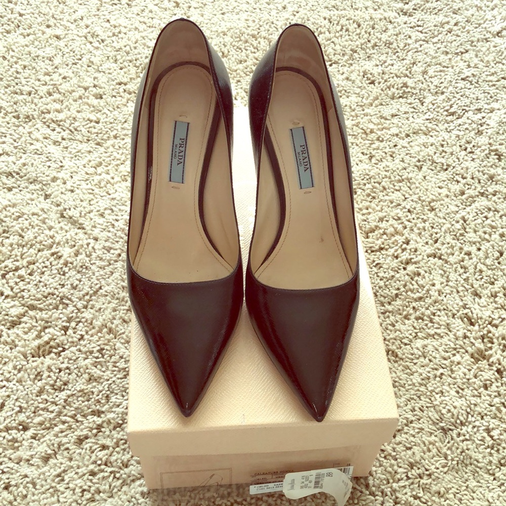 Prada Black saffiano leather pumps size 38